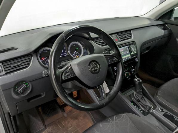 Skoda Octavia III (A7) Рестайлинг с пробегом 2019 года, цена 1 390 000 рублей, 204016 км, лифтбек, Автокод Объявления