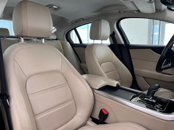 Jaguar XE I Рестайлинг с пробегом 2019 года, цена 2 490 000 рублей, 130000 км, седан, Автокод Объявления