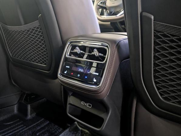 Geely Monjaro I Рестайлинг 2 с пробегом 2026 года, цена 4 399 500 рублей, 10 км, внедорожник, Автокод Объявления