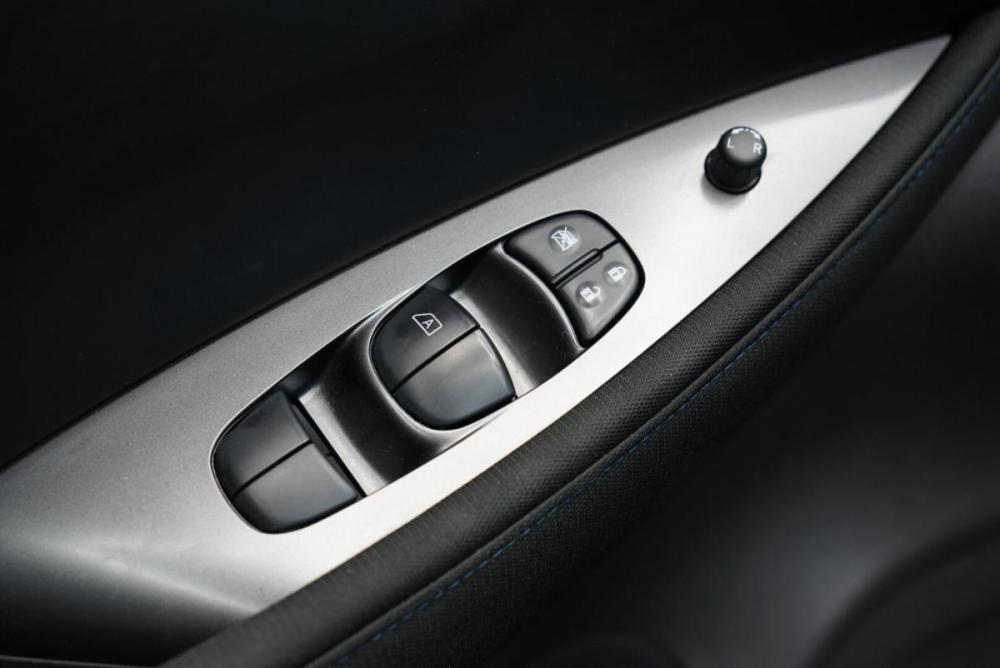 Nissan Leaf II (ZE1) Крым  - изображение 11