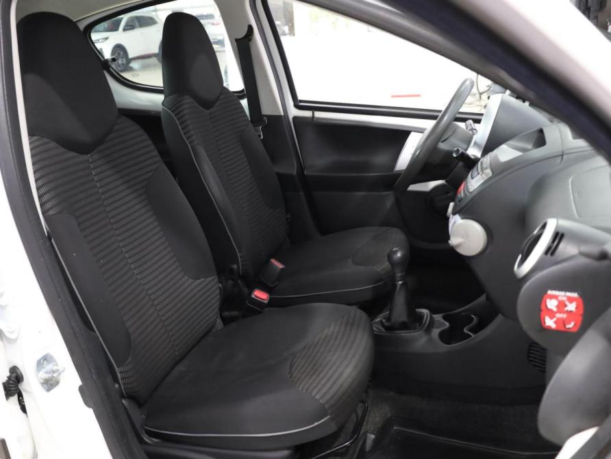 Peugeot 107 I Рестайлинг 2 Ростов-на-Дону  - изображение 8