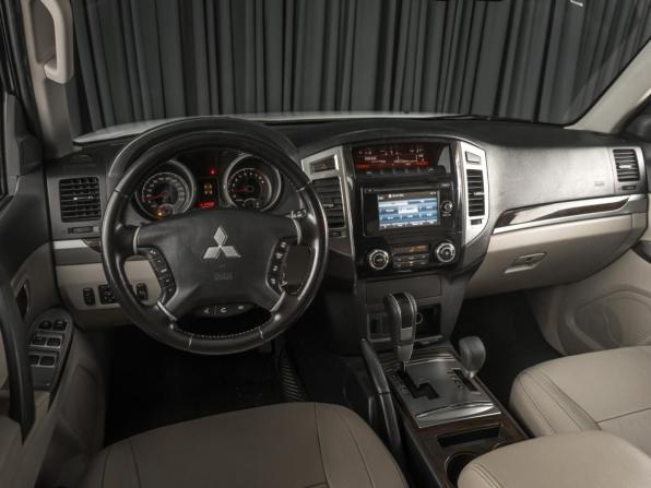 Mitsubishi Pajero IV Рестайлинг 2 с пробегом 2017 года, цена 2 899 000 рублей, 103932 км, внедорожник, Автокод Объявления