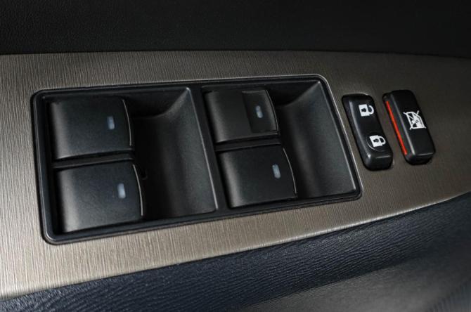 Toyota Avensis III Рестайлинг с пробегом 2011 года, цена 999 000 рублей, 325100 км, седан, Автокод Объявления
