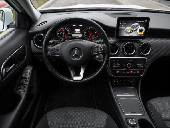Mercedes-Benz GLA I (X156) Рестайлинг с пробегом 2018 года, цена 2 299 000 рублей, 75607 км, внедорожник, Автокод Объявления