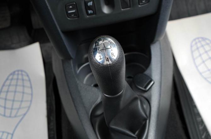 Renault Logan II с пробегом 2017 года, цена 679 000 рублей, 137000 км, седан, Автокод Объявления