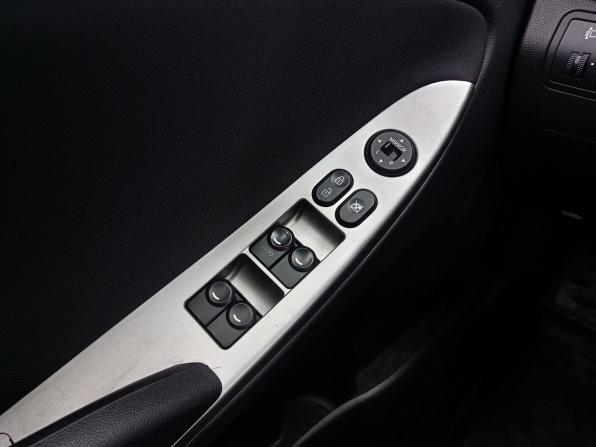 Hyundai Solaris I Рестайлинг с пробегом 2016 года, цена 998 000 рублей, 97100 км, хэтчбек, Автокод Объявления