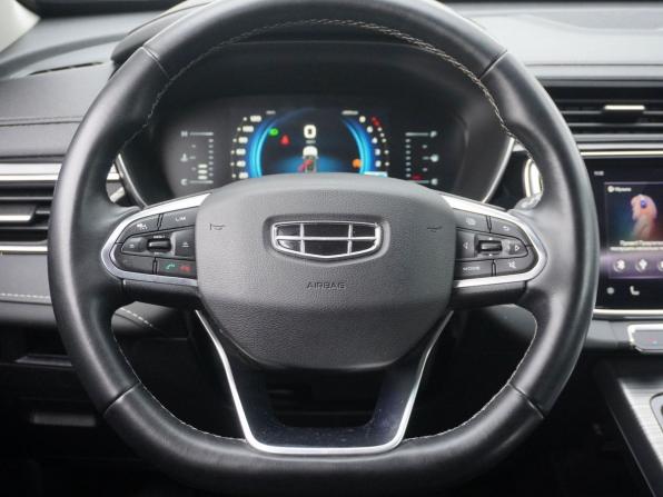 Geely Atlas Pro с пробегом 2023 года, цена 2 100 000 рублей, 35011 км, внедорожник, Автокод Объявления