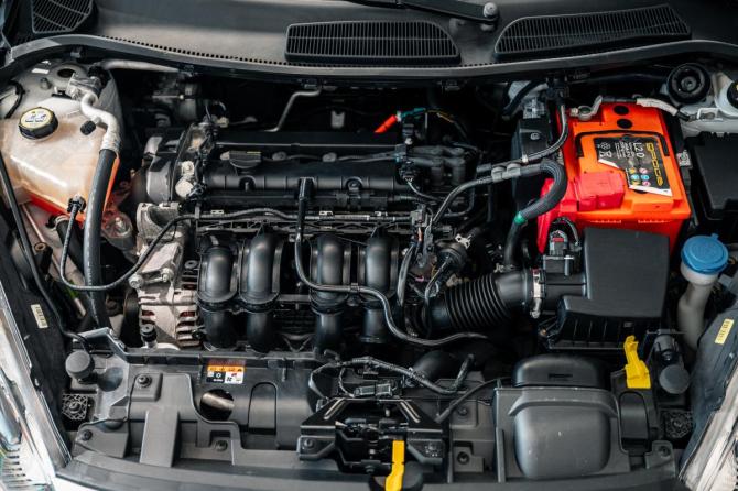 Ford Fiesta Mk6 Рестайлинг с пробегом 2018 года, цена 960 000 рублей, 90700 км, хэтчбек, Автокод Объявления