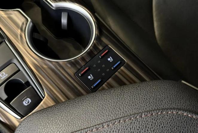 Toyota Camry VII (XV50) Рестайлинг 2 с пробегом 2018 года, цена 2 850 000 рублей, 103500 км, седан, Автокод Объявления