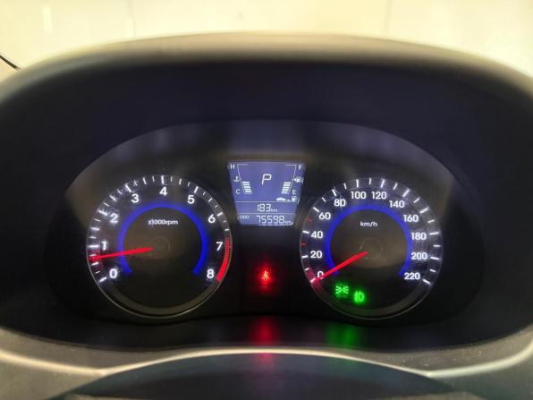 Hyundai Solaris I с пробегом 2012 года, цена 890 000 рублей, 76001 км, хэтчбек, Автокод Объявления