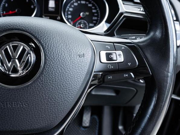 Volkswagen Touran II с пробегом 2015 года, цена 1 465 000 рублей, 136410 км, компактвэн, Автокод Объявления