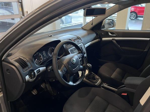 Skoda Octavia II (A5) Рестайлинг с пробегом 2011 года, цена 1 080 000 рублей, 316707 км, универсал, Автокод Объявления
