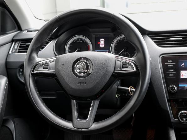 Skoda Octavia III (A7) Рестайлинг с пробегом 2018 года, цена 2 749 000 рублей, 20383 км, лифтбек, Автокод Объявления