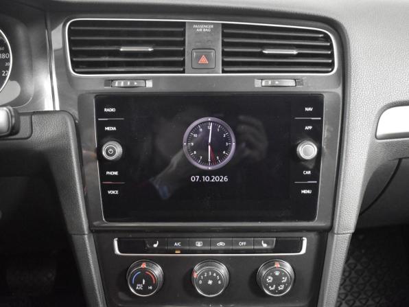 Volkswagen Golf VII Рестайлинг с пробегом 2019 года, цена 1 463 900 рублей, 191244 км, универсал, Автокод Объявления