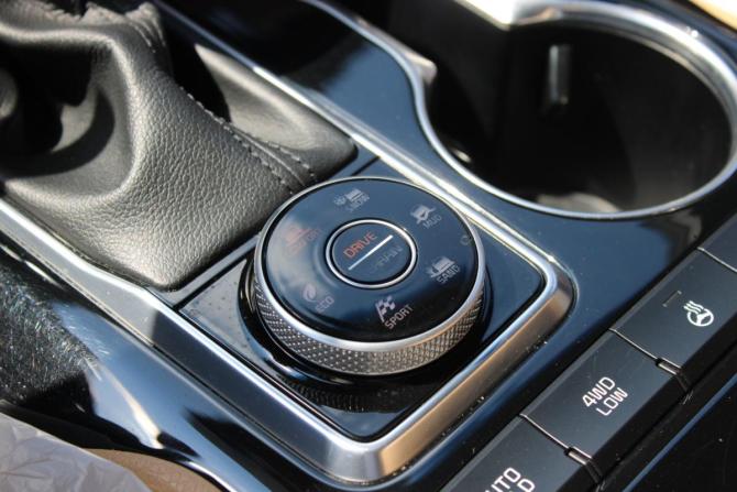 Kia Mohave I Рестайлинг 2 с пробегом 2019 года, цена 4 399 000 рублей, 82150 км, внедорожник, Автокод Объявления