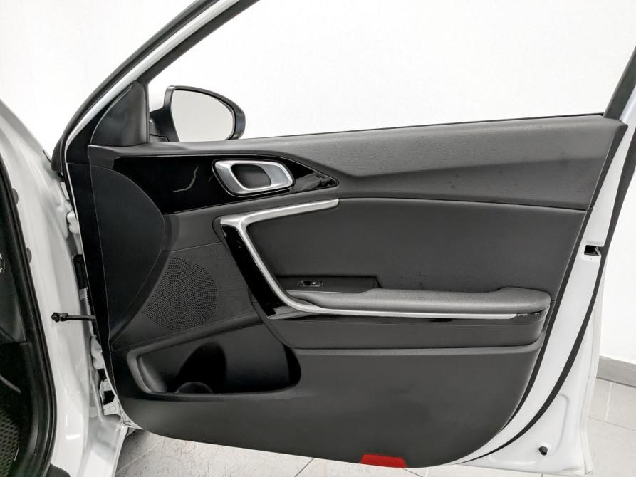 Kia Ceed III Санкт-Петербург  - изображение 24