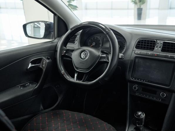 Volkswagen Polo V Рестайлинг с пробегом 2017 года, цена 1 070 000 рублей, 134896 км, седан, Автокод Объявления