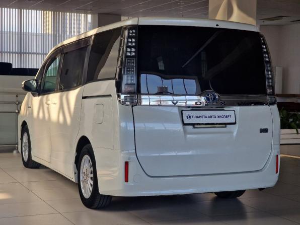 Toyota Voxy III (R80) с пробегом 2014 года, цена 1 650 000 рублей, 237381 км, минивэн, Автокод Объявления
