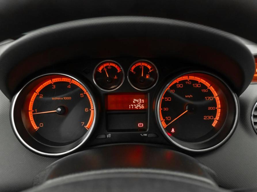 Peugeot 308 I Москва  - изображение 11