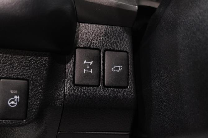 Toyota RAV4 IV (XA40) Рестайлинг с пробегом 2018 года, цена 2 699 000 рублей, 71000 км, внедорожник, Автокод Объявления