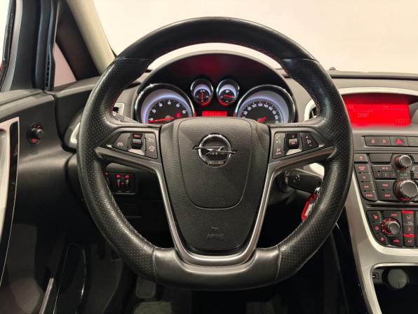Opel Astra J Рестайлинг с пробегом 2014 года, цена 929 000 рублей, 147027 км, хэтчбек, Автокод Объявления