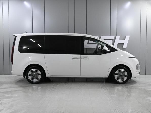 Hyundai Staria I с пробегом 2024 года, цена 6 250 000 рублей, 7188 км, минивэн, Автокод Объявления