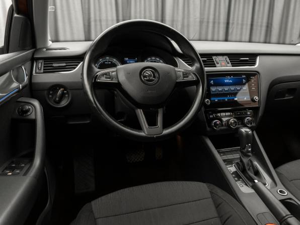 Skoda Octavia III (A7) Рестайлинг с пробегом 2018 года, цена 2 190 000 рублей, 86000 км, лифтбек, Автокод Объявления