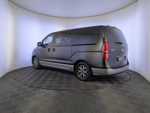 Hyundai H-1 II Рестайлинг 2 с пробегом 2018 года, цена 3 030 000 рублей, 97930 км, минивэн, Автокод Объявления
