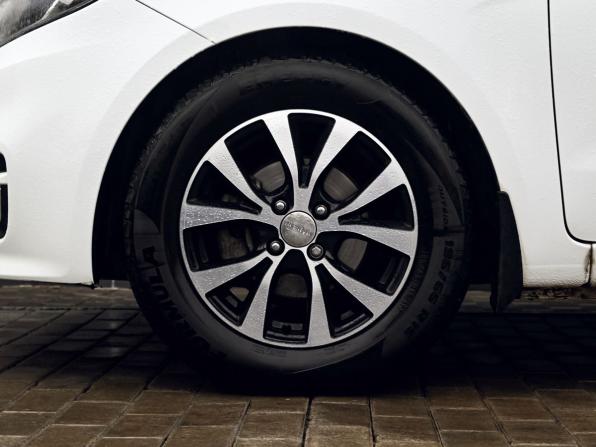 Kia Rio III Рестайлинг с пробегом 2015 года, цена 999 000 рублей, 142354 км, седан, Автокод Объявления