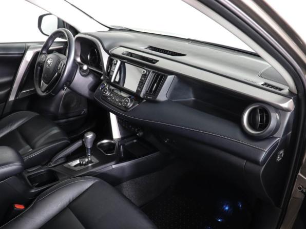 Toyota RAV4 IV (XA40) Рестайлинг с пробегом 2018 года, цена 2 677 000 рублей, 116585 км, внедорожник, Автокод Объявления