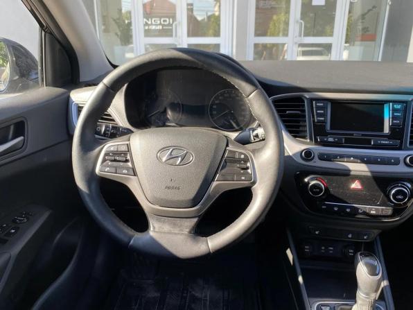 Hyundai Solaris II с пробегом 2018 года, цена 1 095 000 рублей, 107987 км, седан, Автокод Объявления