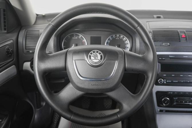 Skoda Octavia II (A5) Рестайлинг с пробегом 2011 года, цена 699 000 рублей, 301000 км, лифтбек, Автокод Объявления