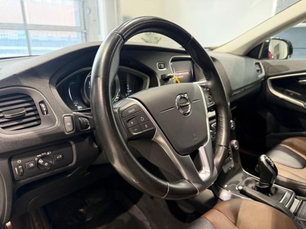 Volvo V40 Cross Country I Рестайлинг с пробегом 2019 года, цена 1 758 000 рублей, 117071 км, хэтчбек, Автокод Объявления