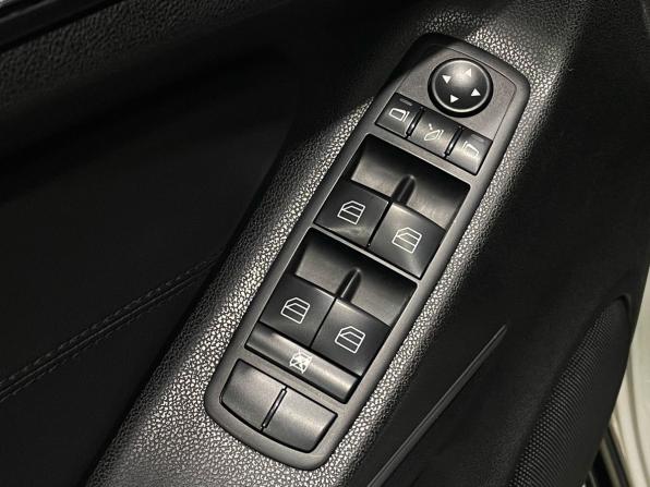 Mercedes-Benz M-Класс II (W164) Рестайлинг с пробегом 2010 года, цена 1 500 000 рублей, 271329 км, внедорожник, Автокод Объявления