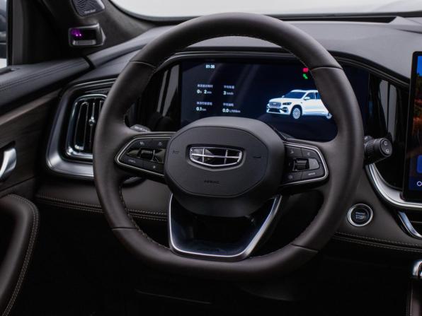 Geely Monjaro I Рестайлинг 2 с пробегом 2025 года, цена 3 840 000 рублей, 4900 км, внедорожник, Автокод Объявления