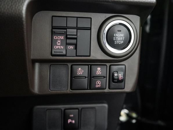 Toyota Roomy I Рестайлинг с пробегом 2022 года, цена 1 015 000 рублей, 56000 км, микровэн, Автокод Объявления