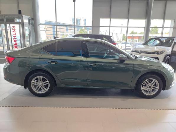 Skoda Octavia IV (A8) с пробегом 2021 года, цена 2 420 000 рублей, 91747 км, лифтбек, Автокод Объявления