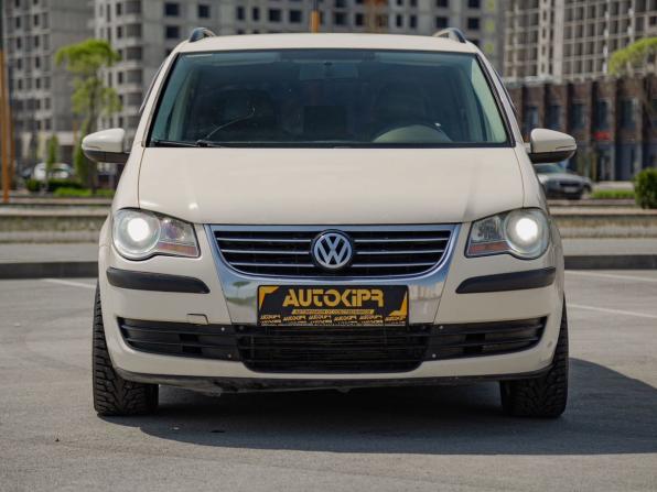 Volkswagen Touran I Рестайлинг с пробегом 2010 года, цена 579 000 рублей, 305666 км, компактвэн, Автокод Объявления