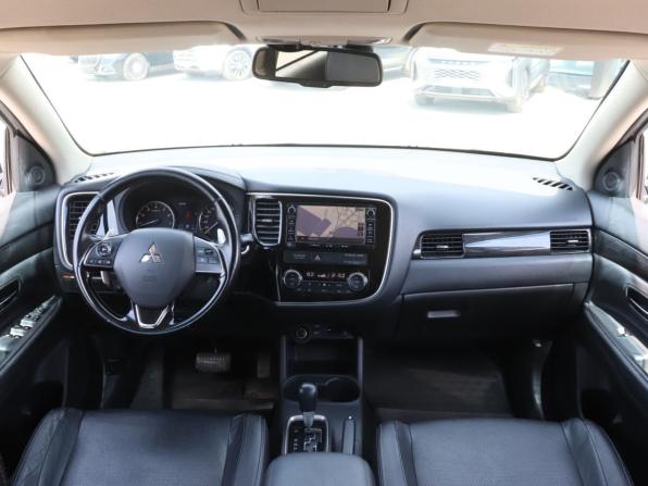 Mitsubishi Outlander III Рестайлинг 2 с пробегом 2016 года, цена 1 600 000 рублей, 262606 км, внедорожник, Автокод Объявления