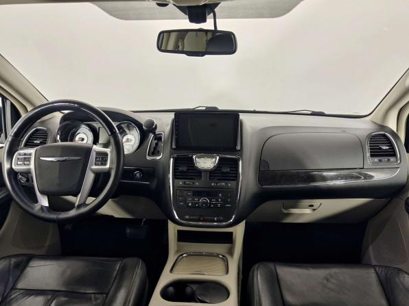Chrysler Voyager V Рестайлинг с пробегом 2014 года, цена 1 500 000 рублей, 234066 км, минивэн, Автокод Объявления