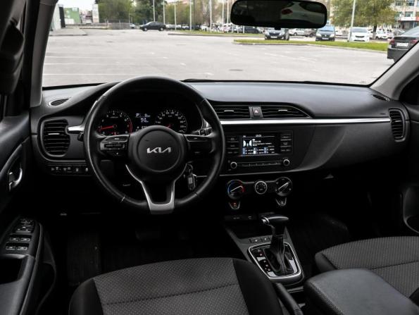 Kia Rio IV Рестайлинг с пробегом 2021 года, цена 1 659 800 рублей, 72090 км, седан, Автокод Объявления