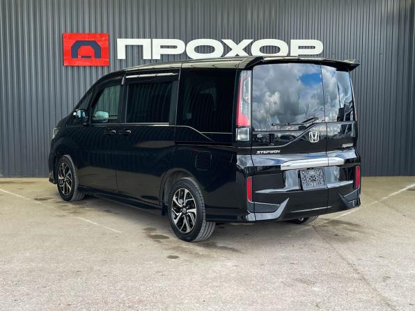 Honda Stepwgn V Рестайлинг с пробегом 2017 года, цена 2 307 000 рублей, 120875 км, минивэн, Автокод Объявления