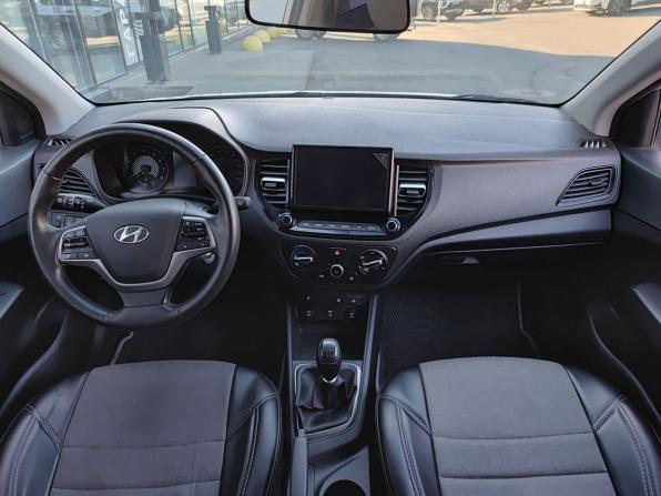 Hyundai Solaris II с пробегом 2020 года, цена 1 330 000 рублей, 118000 км, седан, Автокод Объявления