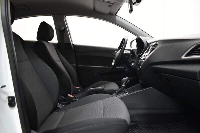 Hyundai Solaris II с пробегом 2018 года, цена 1 310 000 рублей, 130054 км, седан, Автокод Объявления