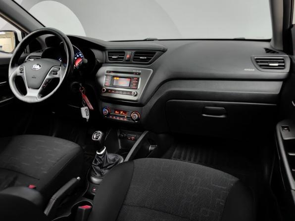 Kia Rio III Рестайлинг с пробегом 2016 года, цена 929 000 рублей, 100350 км, хэтчбек, Автокод Объявления