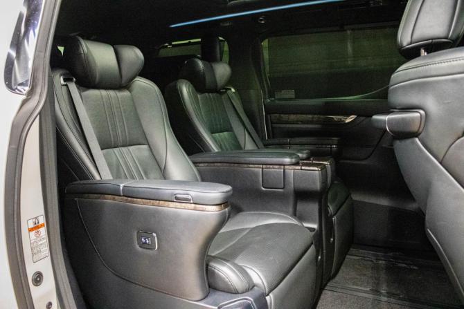 Toyota Alphard III Рестайлинг с пробегом 2019 года, цена 4 699 000 рублей, 128140 км, минивэн, Автокод Объявления