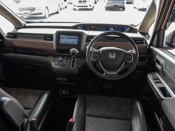 Honda Freed II Рестайлинг с пробегом 2021 года, цена 2 130 000 рублей, 48776 км, компактвэн, Автокод Объявления