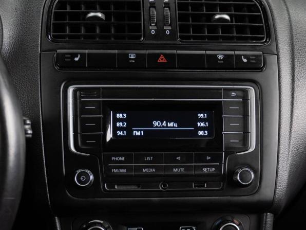 Volkswagen Polo V Рестайлинг с пробегом 2017 года, цена 1 149 000 рублей, 150981 км, седан, Автокод Объявления