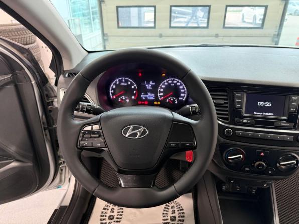 Hyundai Solaris II Рестайлинг с пробегом 2022 года, цена 1 587 000 рублей, 45347 км, седан, Автокод Объявления