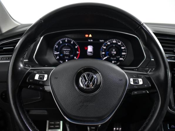 Volkswagen Tiguan II с пробегом 2018 года, цена 1 928 000 рублей, 125000 км, внедорожник, Автокод Объявления